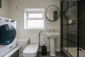 Shower room- click for photo gallery